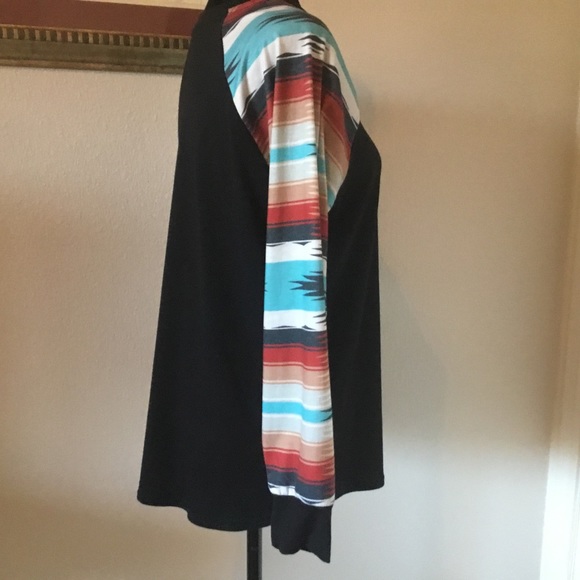 Black shirt with Aztec print long sleeves - Picture 6 of 11